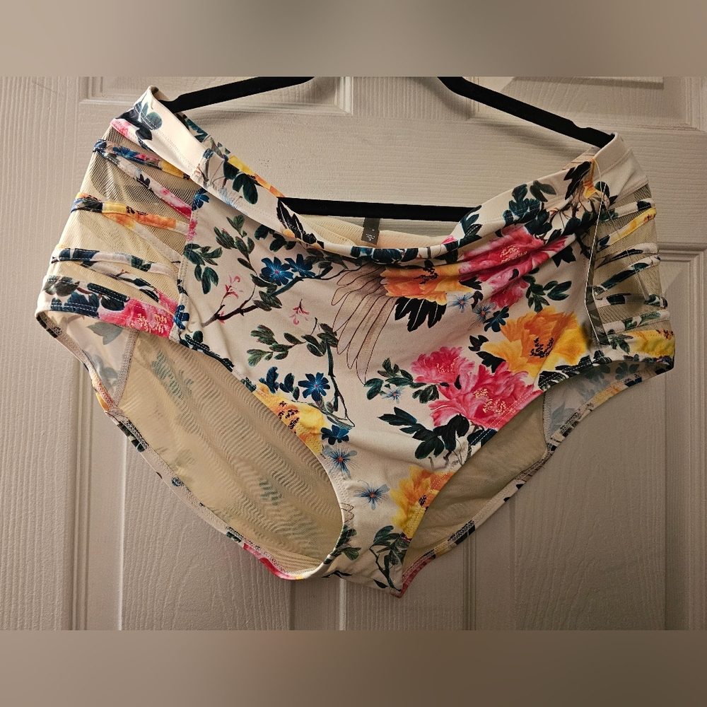 NWT Torrid Bathing Suit Bottom, full coverage. Size 3.